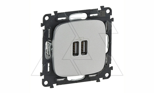 Valena Allure - Зарядное устройство с двумя USB Type A, 240V/5V, 1500мА, алюминий (инд. упаковка) Valena Allure - Зарядное устройство с двумя USB Type A, 240V/5V, 1500мА, алюминий (инд. упаковка)