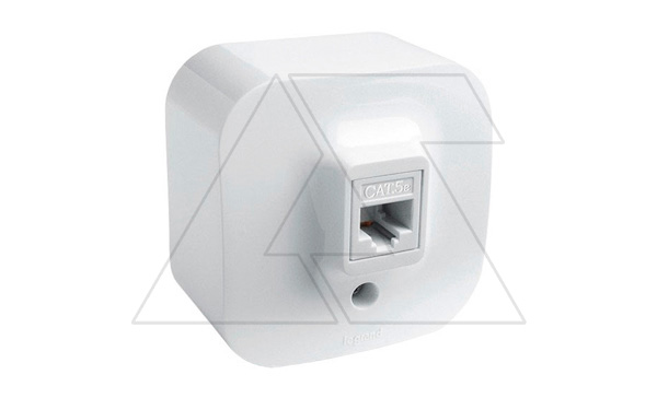 Quteo - Розетка RJ-45 5E UTP, накладной монтаж, белая Quteo - Розетка RJ-45 5E UTP, накладной монтаж, белая