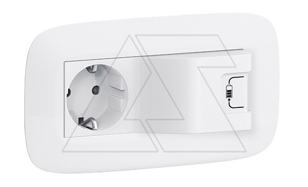 Valena In'Matic - Розетка комбинированная 2Р+Е/USB 1000мА Type A, с лицевой панелью LIFE/ALLURE, белая