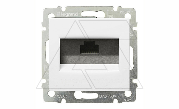 Valena - Розетка 1хRJ-45 UTP CAT5E 8конт., белая (инд. упаковка)