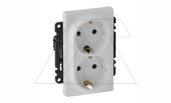 Valena Life - Розетка 2х2P+E, нем. стд., без защ. шторок, безвинтовые зажимы, белый (инд. упаковка) Valena Life - Розетка 2х2P+E, нем. стд., без защ. шторок, безвинтовые зажимы, белый (инд. упаковка)