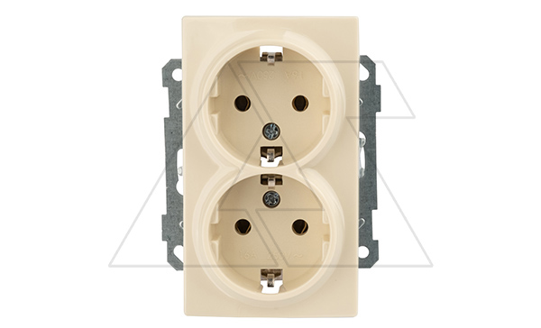 21 - Розетка двойная 2x2P+E, сл.кость 21 - Розетка двойная 2x2P+E, сл.кость