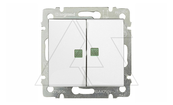 Valena - Выключатель двухклавишный с подсветкой, белый (инд. упаковка) Valena - Выключатель двухклавишный с подсветкой, белый (инд. упаковка)