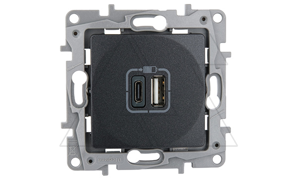 Etika - Зарядное устройство с двумя USB-разъемами Type A + Type C, 3000mA (антрацит) Etika - Зарядное устройство с двумя USB-разъемами Type A + Type C, 3000mA (антрацит)