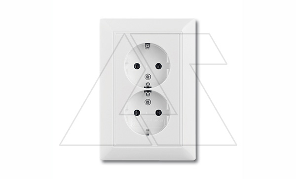 Basic 55 - Розетка 2x2P+E нем. стд.с защитными шторками (сл.кость)