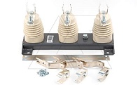 Плата с держателями предохранителей F12 12kV 400/630A P=170mm, без комплекта аварийного отключения, для механизма А/K, со стороны оси вращения ножей